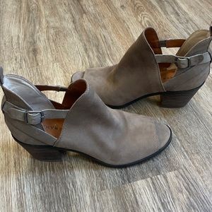 Lucky brand shoes